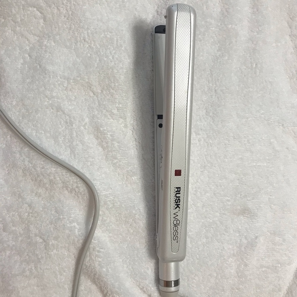Rusk W8less Flat Iron